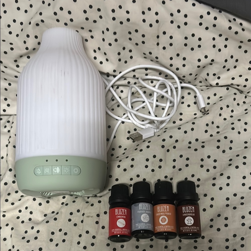 POPSUGAR Essential Oil Diffuser Set - White and Green